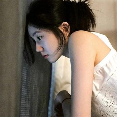 指尖相触，恋恋不舍